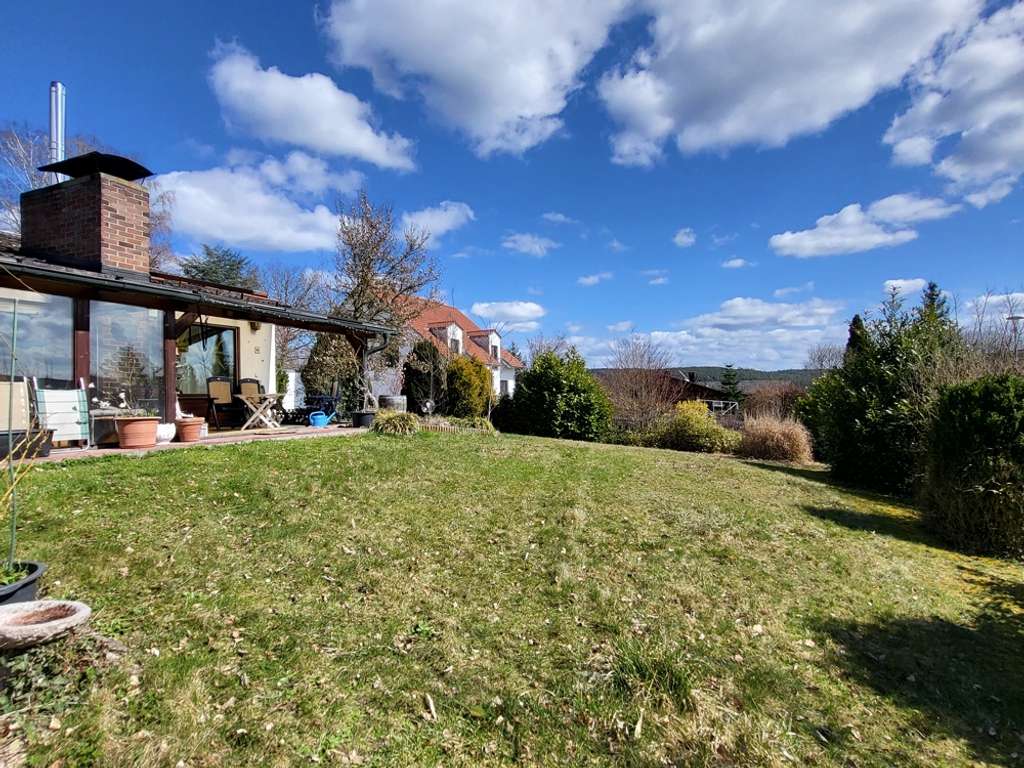 Immobilie in Wenzenbach - Vor den Toren Regensburgs: Bungalow auf traumhaften Eckgrundstück - Bild 1