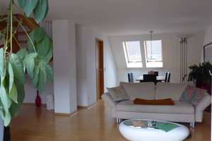 Helle Dachgeschoss-Maisonette mit Loft-Flair, 105 m² & Duplex-Stellplatz