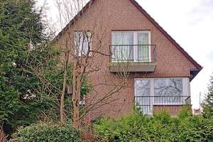 Ideal für Handwerker! Tolle 2-Zi.-DG-Whg. in HH-Berne mit Balkon und Einzelgarage