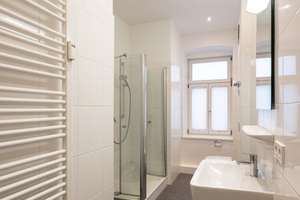 lichtdurchflutete 2-Zimmer-Erdgeschoss-Wohnung im generalsanierten denkmalgeschützten Altbau – Artilleriestraße 11, 80636 Dom Pedro, München – Vorschaubild 10
