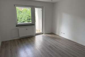 Casting für den besten Balkon-Nutzer der Stadt /  Now casting: The city's next balcony champion. – Letmather Straße 11, 58119 Hohenlimburg (Ortsteil), Hagen – Vorschaubild 3