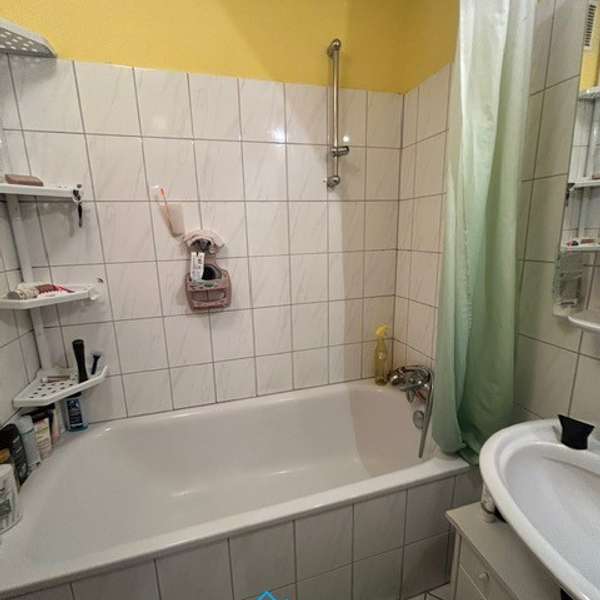 *** Attraktives u. solides Mehrfamilienhaus - mit Garagen - Aachener Innenstadt ***