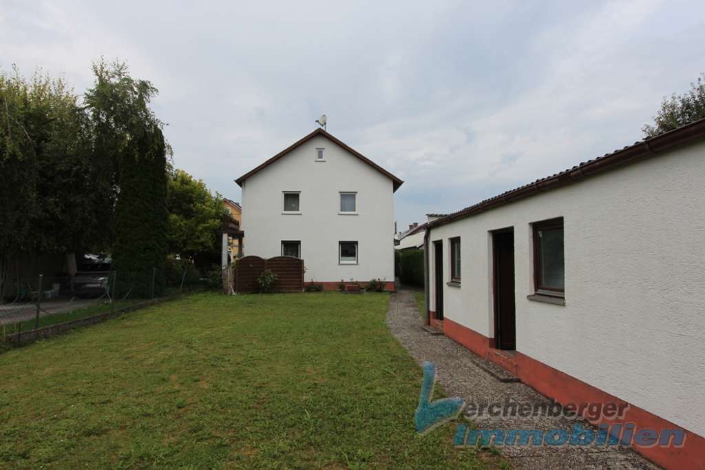 Immobilie in Osterhofen - Wohnhaus mit großem Gartengrundstück in Osterhofen - Altenmarkt - Bild 0