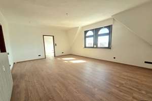Stilvoll wohnen im Zentrum: 3-Zimmer-Wohnung mit Altbauflair am Marktplatz – Die vollständige Adresse der Immobilie erhältst du vom Anbieter., 96476 Bad Rodach – Vorschaubild 2