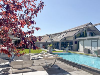 Luxuriöses Architektenhaus mit Garten und Poollandschaft vor den Toren Berlins