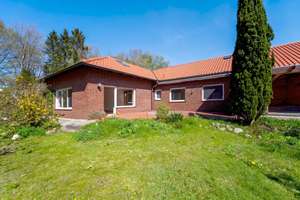 Ein Bungalow - unzählige Möglichkeiten: Großzügiges Zweifamilienhaus -  traumhaftes Grundstück! – Die vollständige Adresse der Immobilie erhältst du vom Anbieter., 23562 Sankt Jürgen, Lübeck – Vorschaubild 4