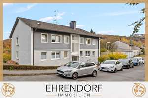 Kapitalanlage: 5-Familienhaus in beliebter Höhenlage von Altroggenrahmede (An der Haardt) – An der Haardt 1, 58762 Altena – Vorschaubild 1