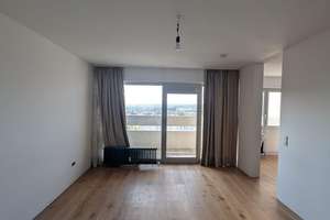 Großzügige und bezugsfreie 4,5 Zimmer Wohnung mit 3 Balkonen in Ludwigsfeld