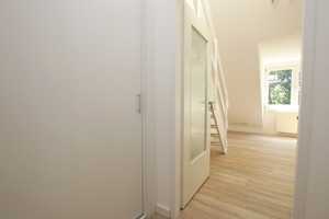 Charmante 1-Zimmer-Dachgeschosswohnung mit Schlafgalerie in Lübeck – Lübeck – Vorschaubild 3