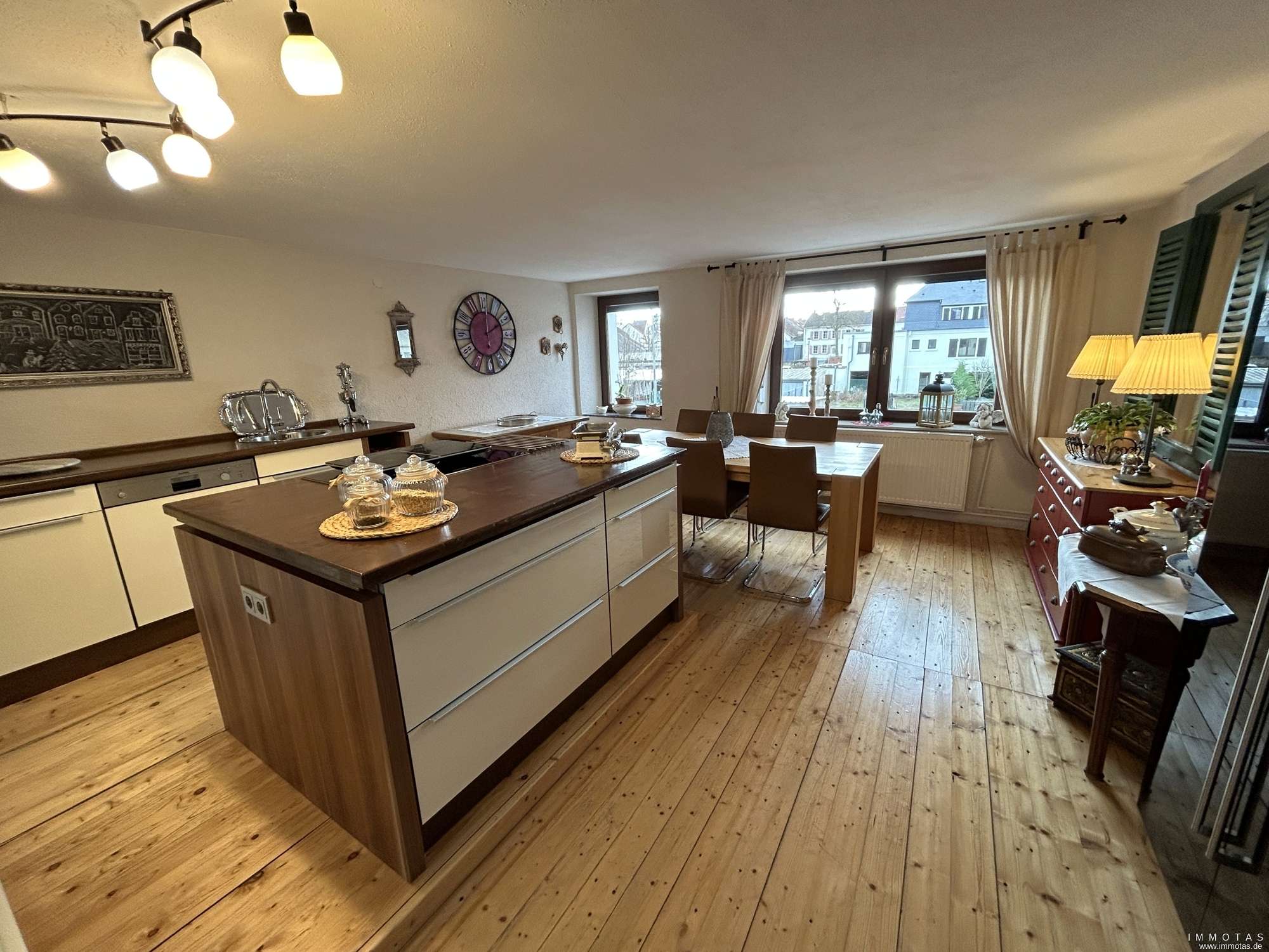 Immobilie in Überherrn - Reihenmittelhaus mit drei Stellplätzen - hervorragende Energiewerte - Bild 1