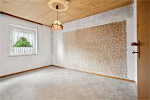 Raum für Ihre Ideen – Zweifamilienhaus in Bühl mit großem Potenzial und viel Platz! – Finkenweg 1, 89346 Günzburg (Kreis) – Vorschaubild 8