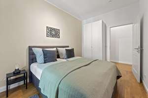 Friedrichshain: 3-Zimmer-Altbauwohnung zzgl. Essküche, Balkon, Fernwärme, Stuck, Parkett, ruhige Lag – Warschauer Straße 61, 10243 Friedrichshain, Berlin – Vorschaubild 11