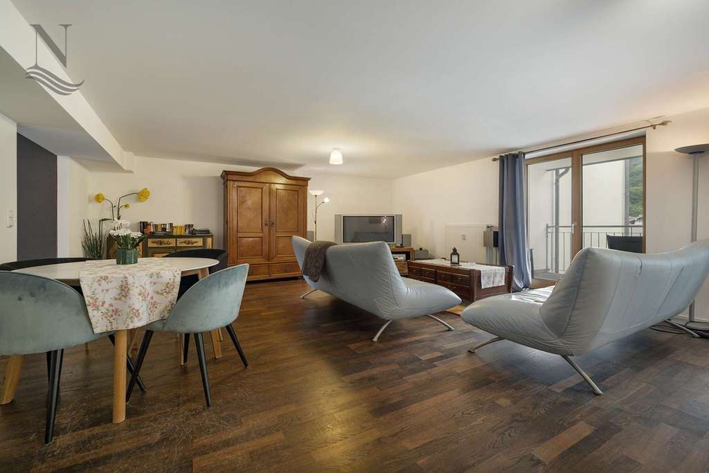 Immobilie in Aschau im Chiemgau - Wohnen mit Charakter – großzügige Etagenwohnung in historischem Ensemble - Bild 1