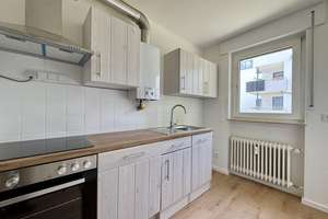 Einziehen und wohlfühlen ! Ideale, geräumige 2-Zimmer-Wohnung mit Balkon, Einbauküche und Stellplatz – Hauberrisserstraße 25, 65189 Südost, Wiesbaden – Vorschaubild 2