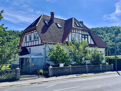Schöne Doppelhaushälfte mit 7 Zimmern und großem Grundstück