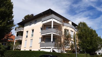 renovierte 2 Zi.-Whg. - LIFT, WEST/Balkon, Bad/WC-Fenster, Parkett / Fliesen und Tiefgarage