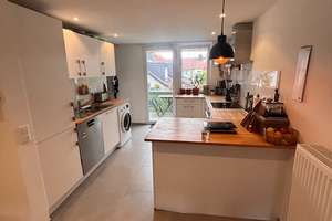 Stilvolle, in 2018 kernsanierte DG-Wohnung mit offener Küche, Balkon +  2 Bädern in attraktiver Lage – 45147 Holsterhausen, Essen – Vorschaubild 2