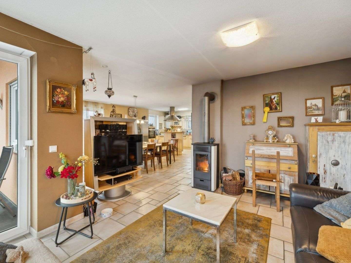 Immobilie in Neustadt an der Aisch - Exklusives Zweifamilienhaus in bevorzugter Lage von Neustadt an der Aisch - Bild 2