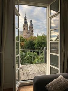 Wohnen im Palais mit direktem Domblick am Dahliengarten