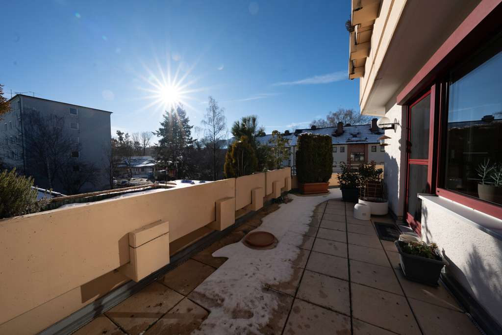 Immobilie in Kaufbeuren - Gepflegte & großflächige 4-Zimmer-Wohnung mit großem Balkon in Kaufbeuren-Neugablonz zu verkaufen - Bild 2