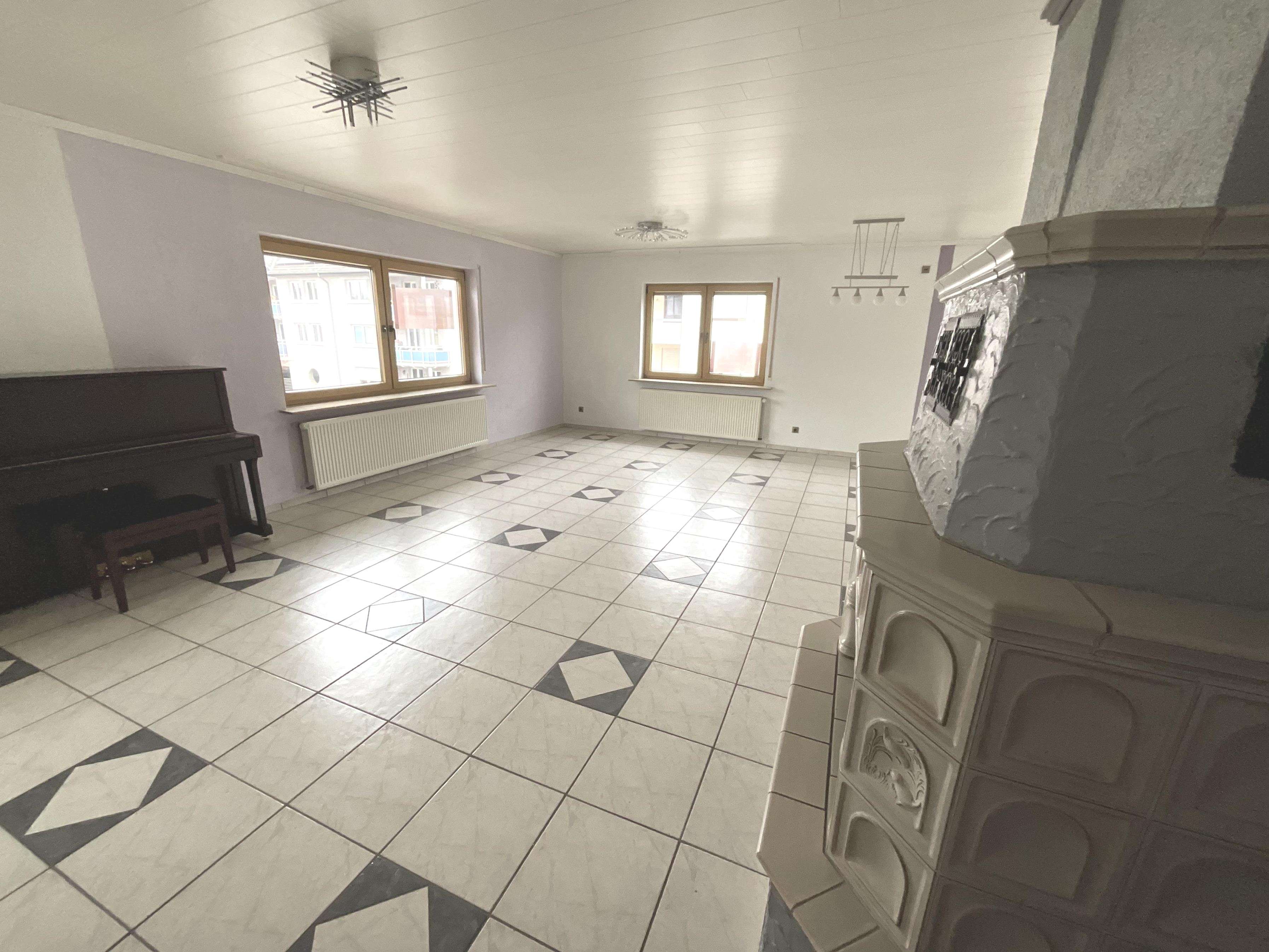 Immobilie in Andernach - Hier können Sie sofort einziehen. Inclusive Einbauküche, Kamin & Balkon. - Bild 3