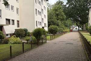 Sanierungsbedürftige 3 Zimmer Wohnung in ruhiger Lage in Huchting!