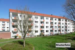 Sechsfamilienhaus nebst 3 Reihengaragen + Kapitalanlage +