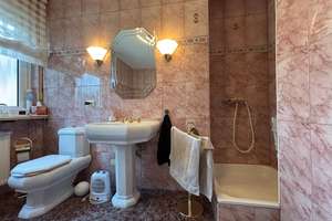 Individueller, modernisierungsbedürftiger Bungalow mit gepflegtem Garten, Garage in Nürnberg-Eibach – Die vollständige Adresse der Immobilie erhältst du vom Anbieter., 90451 Eibach, Nürnberg – Vorschaubild 10