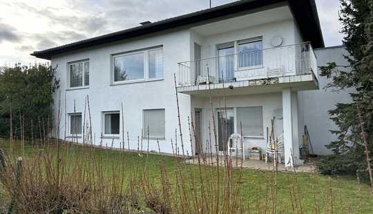 Bild von Freistehendes Einfamilienhaus mit Blick in grüner Stadtrandlage