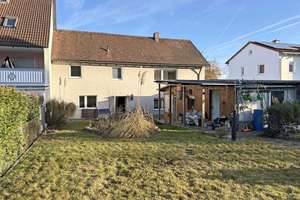 Ein Haus zwei Wohnung und ein großes Grundstück  – Die vollständige Adresse der Immobilie erhältst du vom Anbieter., 93057 Konradsiedlung-Wutzlhofen, Regensburg – Vorschaubild 2