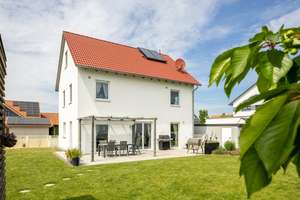 Modernes Einfamilienhaus – Familienidyll mit großem Garten und zwei Garagen – Die vollständige Adresse der Immobilie erhältst du vom Anbieter., 87776 Sontheim – Vorschaubild 19