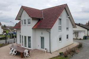Familienfreundliches Zuhause mit Solarpower, großer Terrasse! – Die vollständige Adresse der Immobilie erhältst du vom Anbieter., 35096 Weimar (Lahn) – Vorschaubild 4