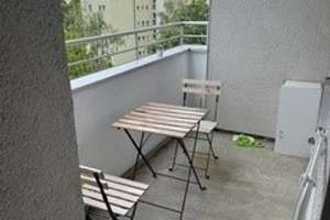 Parkstadt / Bogenhausen:  WG-geeignete 2 -Zimmer Wohnung mit Loggia und traumhafter Aussicht – Buschingstr. 69, 81677 Parkstadt, München – Vorschaubild 2
