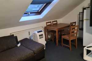 Teilmöbilierte, gepflegte 1,5-Zimmer-Dachgeschosswohnung mit EBK in Junkersdorf, Köln – Marsdorferstr 31, 50858 Köln – Vorschaubild 3