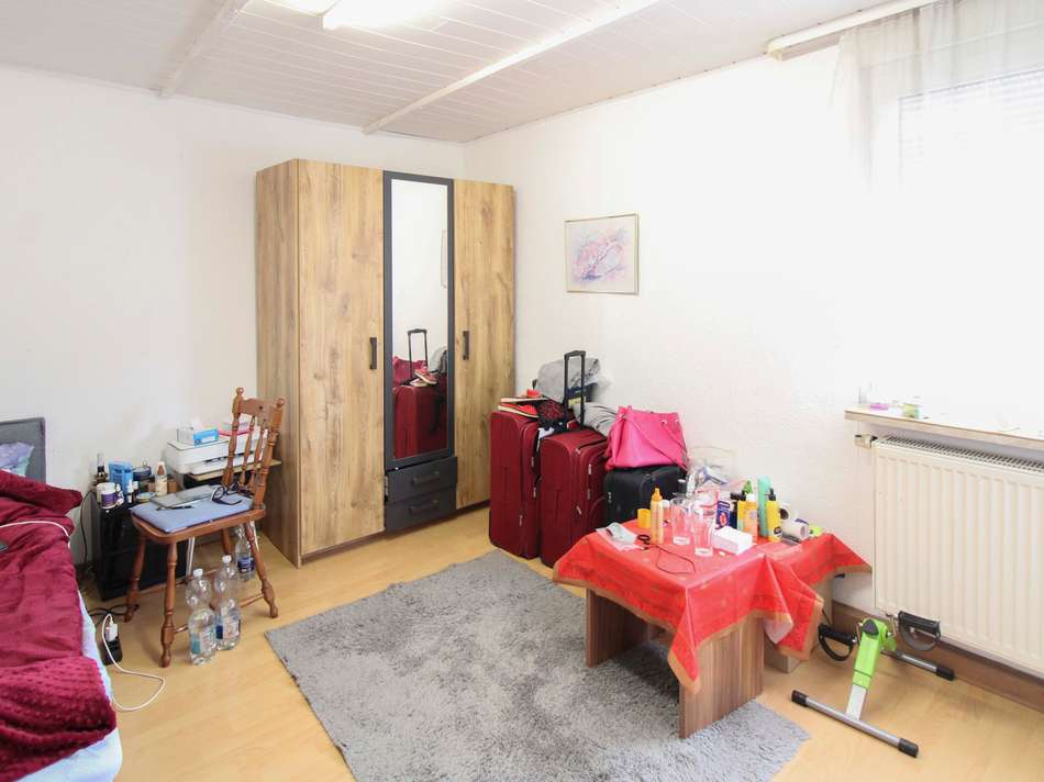 Schlafzimmer 1