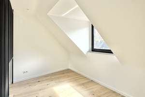 Erstbezug: Fantastische Maisonette-Wohnung der Superlative am Naturschutzgebiet - Energieeffizienz A – Gänsestraße 49, 40593 Urdenbach, Düsseldorf – Vorschaubild 8