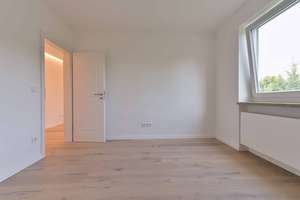 ERSTBEZUG! 3 Zi. Traumwohnung! Eiche Parkett, Großformatfliesen, Einbauküche, Elektro neu etc. – Die vollständige Adresse der Immobilie erhältst du vom Anbieter., 81243 Pasing, München – Vorschaubild 3