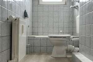 2 Zimmer Wohnung im DG - Schlafzimmer und Wohnküche - frisch renoviert – Spichernstraße 75, 47137 Untermeiderich, Duisburg – Vorschaubild 3