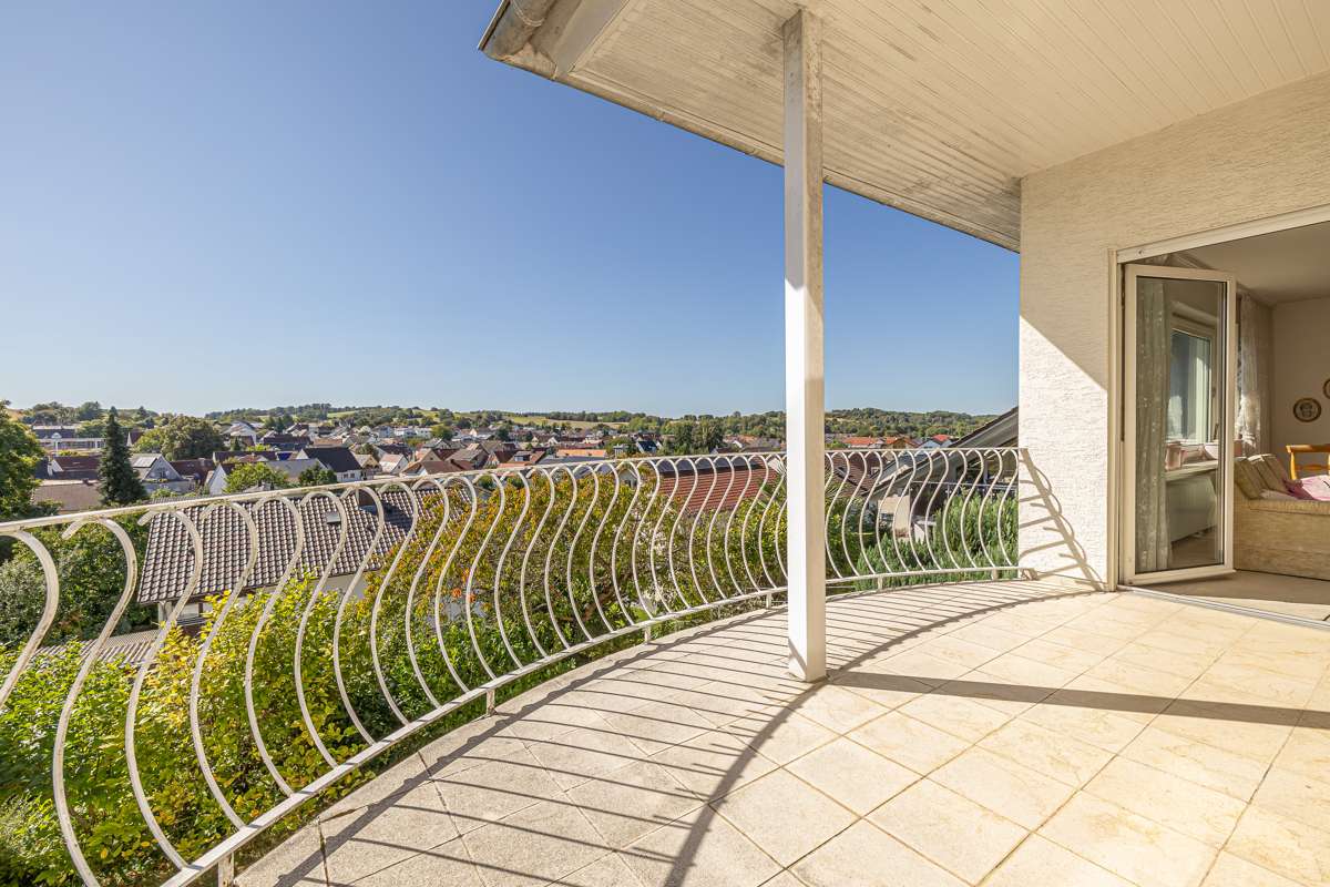 Immobilie in Walzbachtal - Großzügiges Anwesen in attraktiver Aussichtslage von Jöhlingen - Bild 1