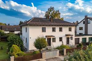 Zweifamilienhaus mit Wintergarten und sonnigem Südgarten in ruhiger Wohnlage von München-Aubing! – Die vollständige Adresse der Immobilie erhältst du vom Anbieter., 81245 Altaubing, München – Vorschaubild 2