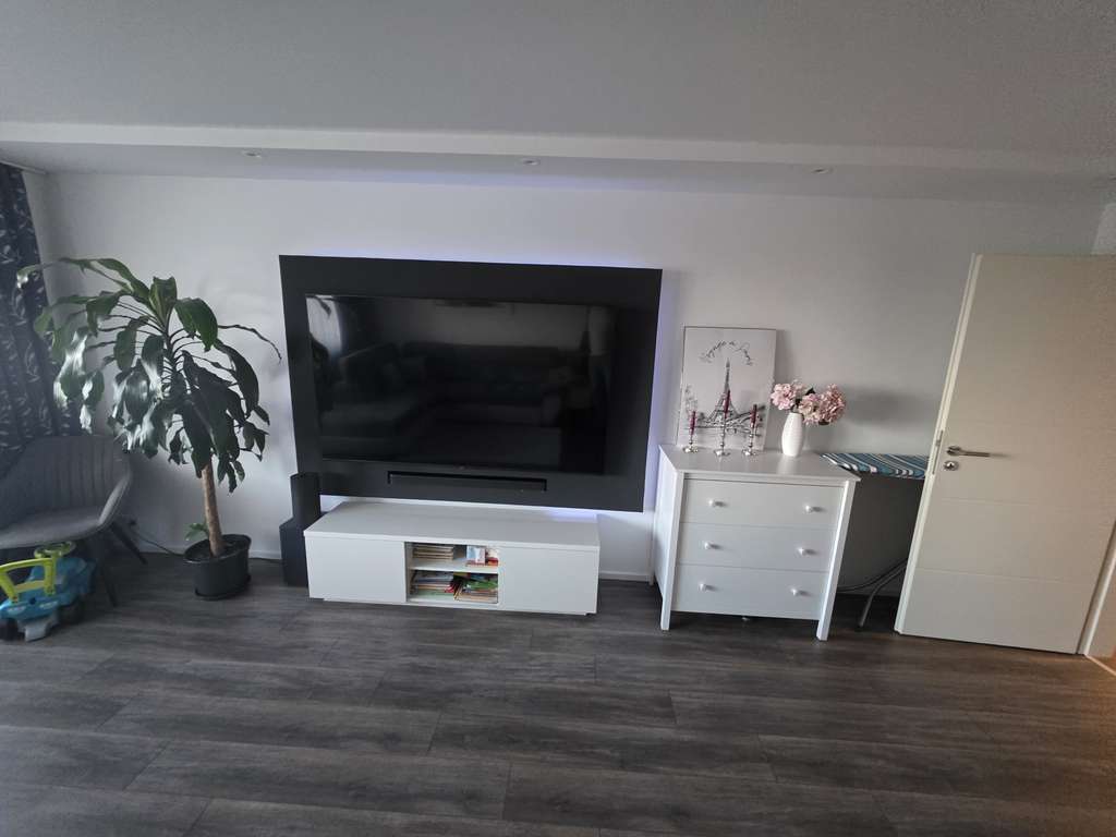 Immobilie in Eberdingen - TOP RENOVIERTE, super geschnittene 2-Zimmer-Wohnung mit einer atemberaubenden Aussicht! - Bild 3