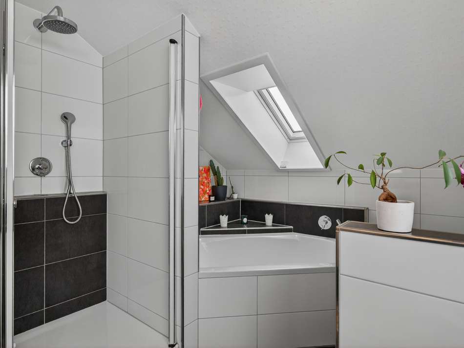 Dachgeschoss bad