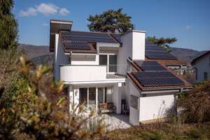 Große Architektenvilla im Schloß-Wolfsbrunnenweg