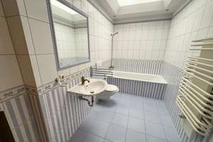 Besondere 3-Raum-Dachgeschoss-Maisonettewohnung mit zwei Bädern, großer Dachterrasse, Kamin & Garage – 2826 Innenstadt, Görlitz – Vorschaubild 26