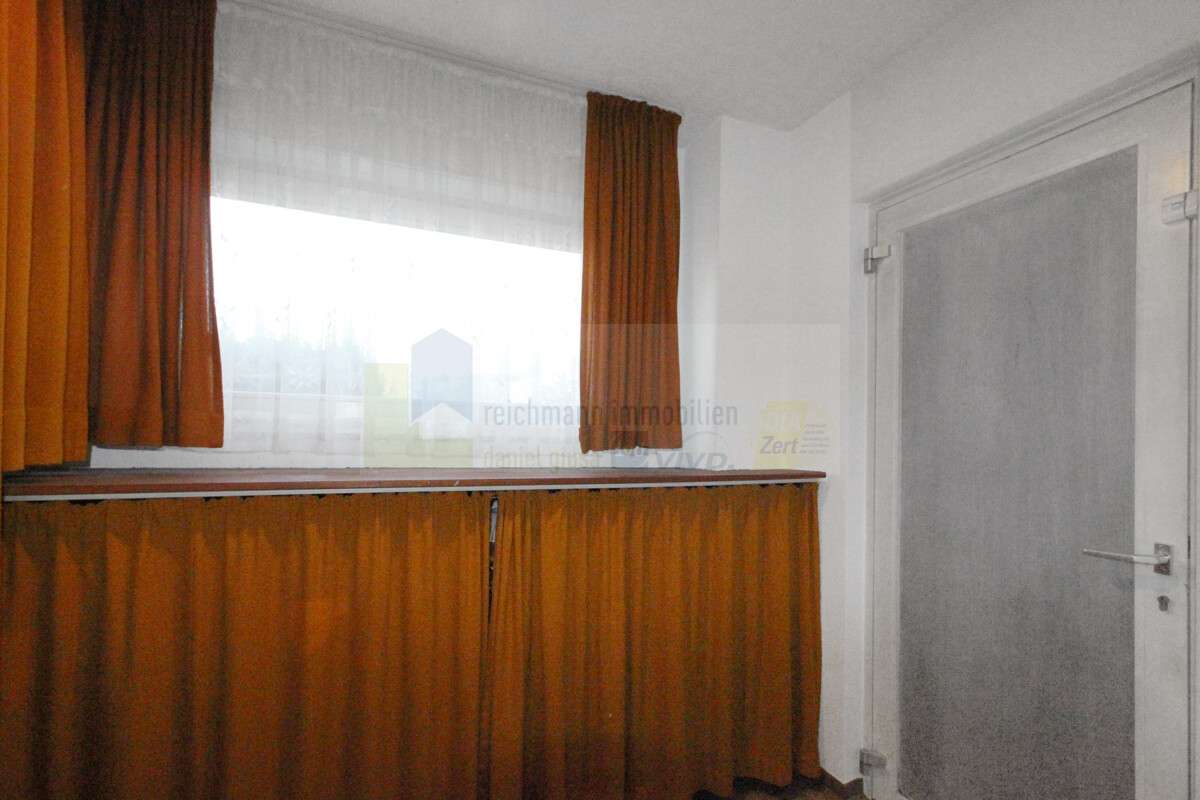 Immobilie in Bad Dürrheim - Familienfreundliches Einfamilienhaus mit Garten, Terrasse und Balkon in ruhiger Wohnlage zwischen Sa - Bild 2