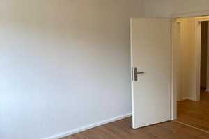 Renovierte 3. Zi.- Wohnung mit schöner Küche und zwei Balkone, ab sofort verfügbar – Urftstraße 111, 41239 Mönchengladbach – Vorschaubild 5