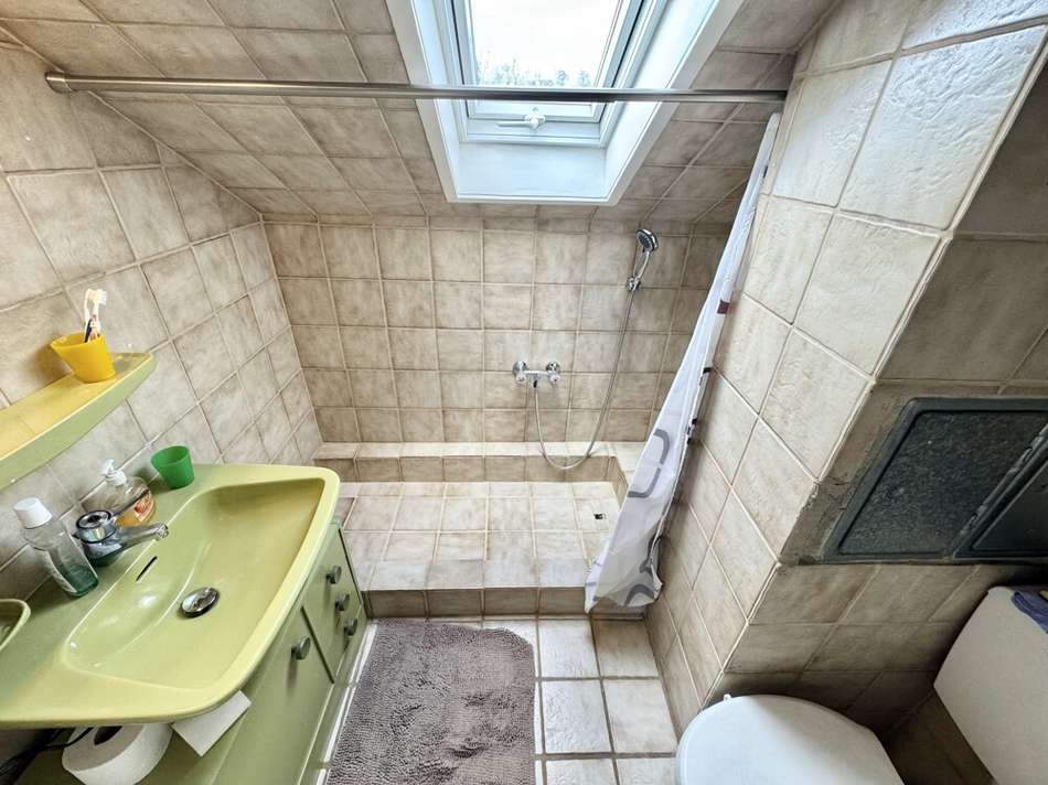 DG: Kleines Badezimmer