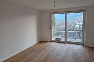 Erstbezug nach Sanierung: Charmante 2,5-Zi.-Dachgeschosswohnung in Dettingen mit wunderschöner Aussi