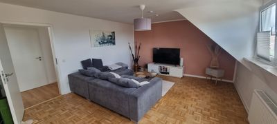 Helle 3 Zi.-DG Wohnung mit Balkon zu vermieten