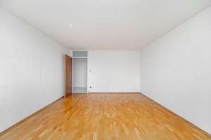 Bezugsfreie 3-Zimmer-Wohnung im 13. Obergeschoss mit zwei Balkonen und Alpenblick – Mauthäuslstraße 39, 81379 Obersendling, München – Vorschaubild 2